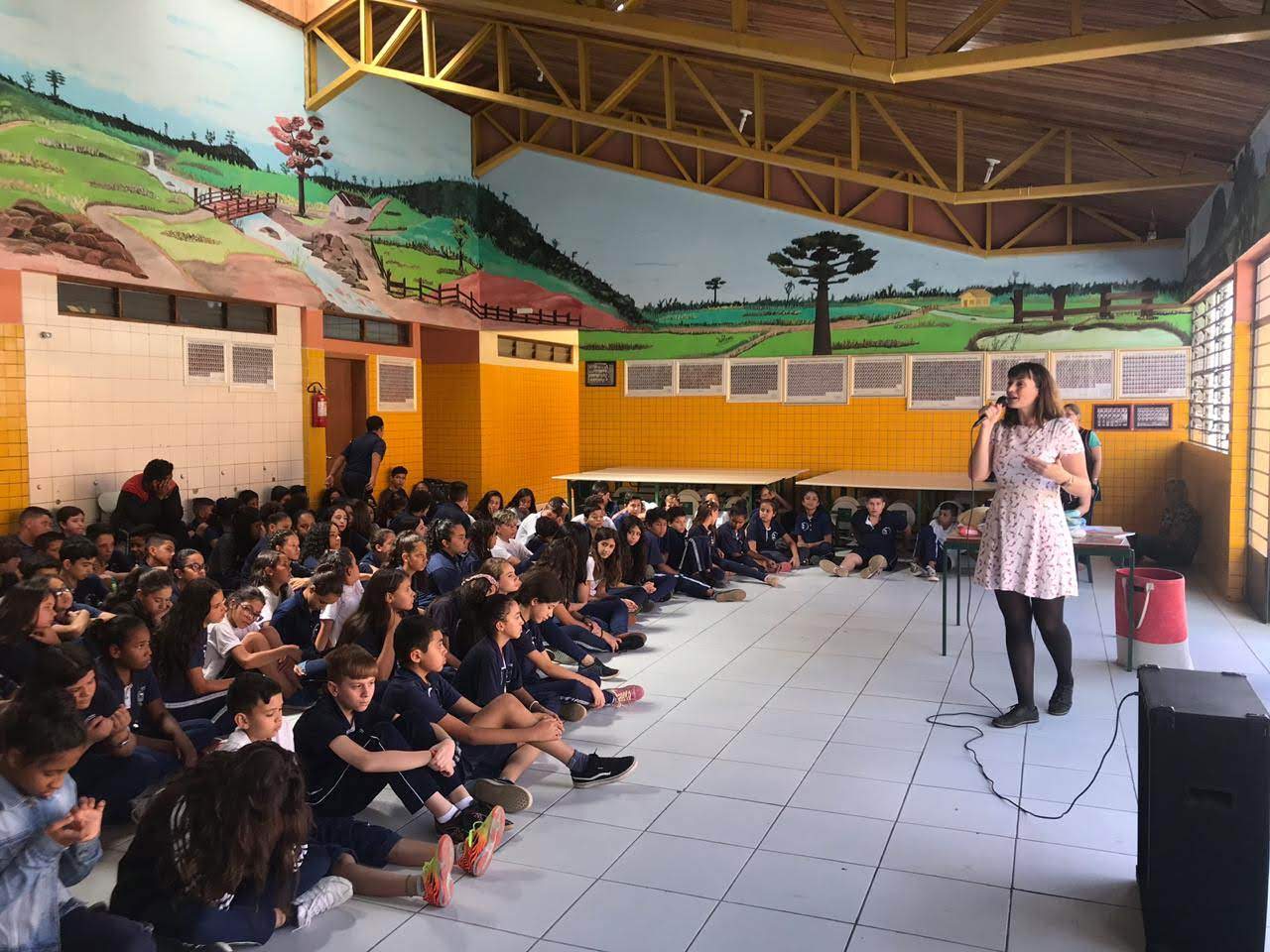 Atividade realizada no Colégio Estadual Maria Gai Grendel em menção ao Dia internacional de Combate à Violência Contra a Mulher