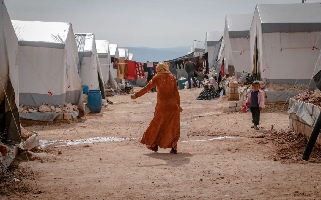 Violência sexual em conflito é ameaça para mulheres refugiadas