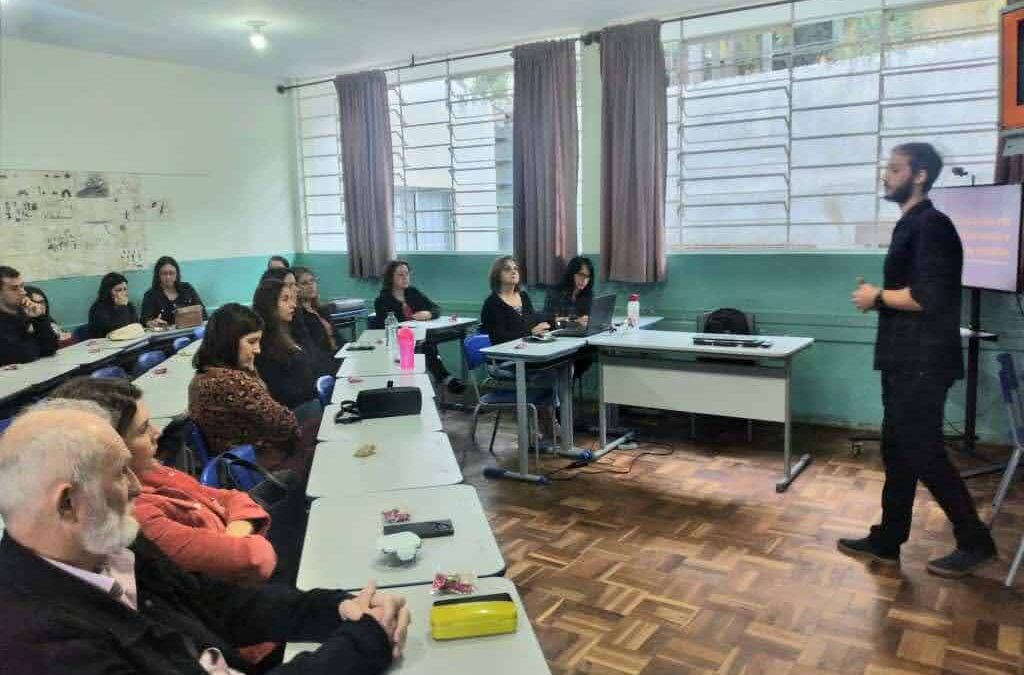 Palestra Educação em Direitos Humanos e violência às escolas para o Colégio Estadual Otalípio Pereira de Andrade