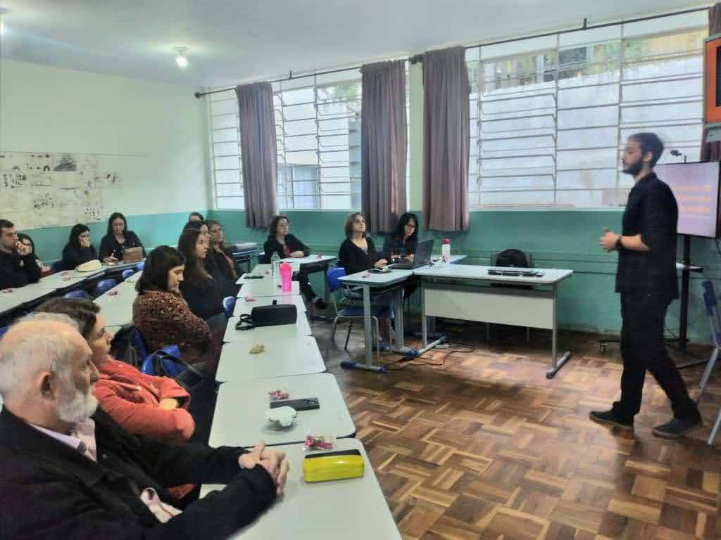Palestra Educação em Direitos Humanos e violência às escolas para o Colégio Estadual Otalípio Pereira de Andrade